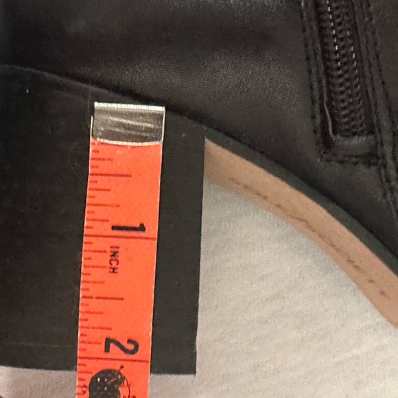 SOLE SOCIETY Soft Black Leather Pointed Toe w Zipper Med Heel Ankle Boot Size 7M - Picture 11 of 11